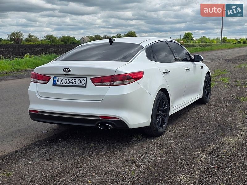 Седан Kia Optima 2016 в Знаменке