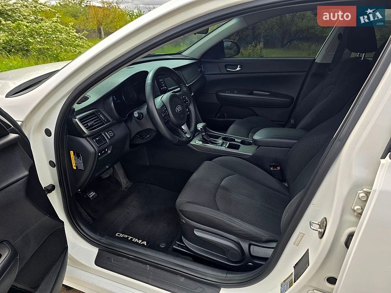 Седан Kia Optima 2016 в Знаменке