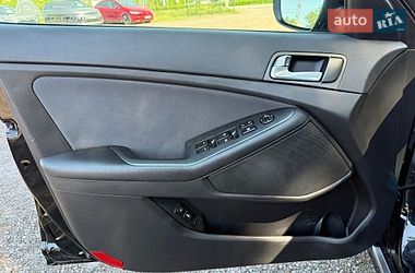 Седан Kia Optima 2014 в Киеве