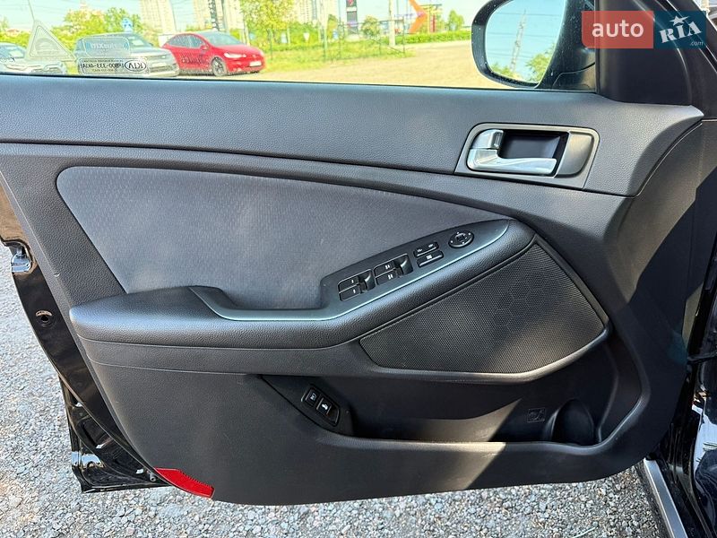 Седан Kia Optima 2014 в Киеве