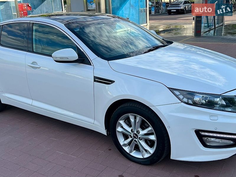 Седан Kia Optima 2012 в Ровно