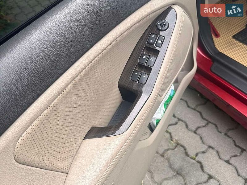 Седан Kia Optima 2014 в Львові