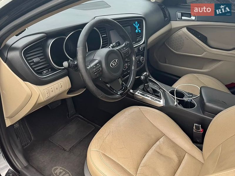 Седан Kia Optima 2015 в Жовкві