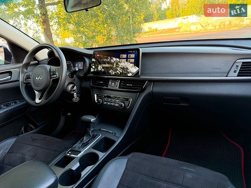 Седан Kia Optima 2017 в Киеве
