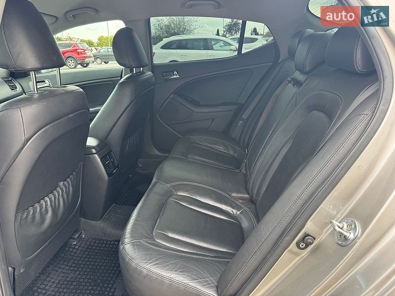 Седан Kia Optima 2012 в Южному