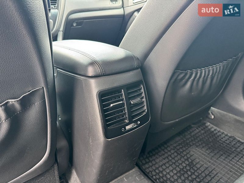 Седан Kia Optima 2012 в Южному