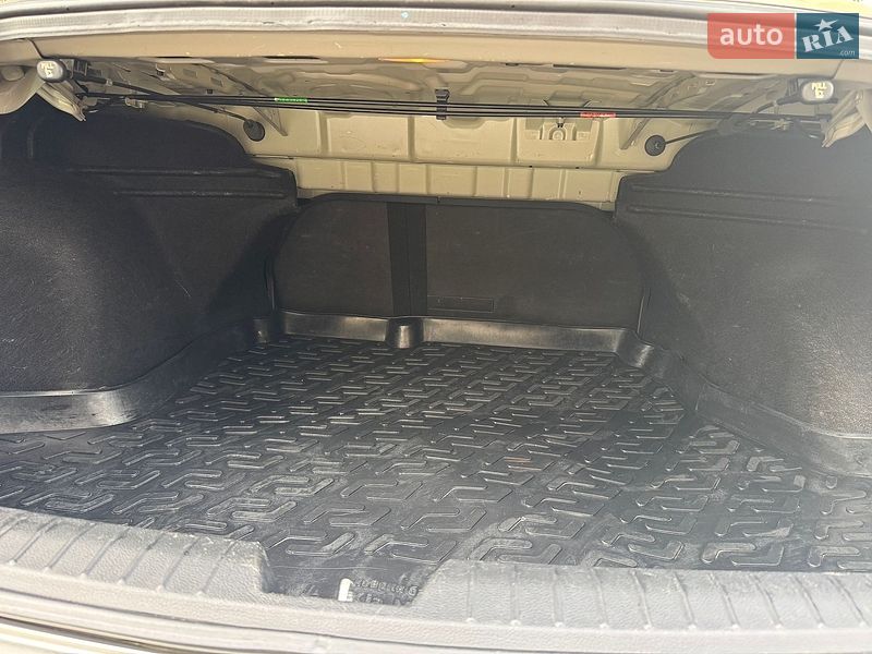 Седан Kia Optima 2012 в Южному