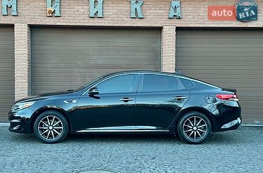 Седан Kia Optima 2016 в Святопетрівське