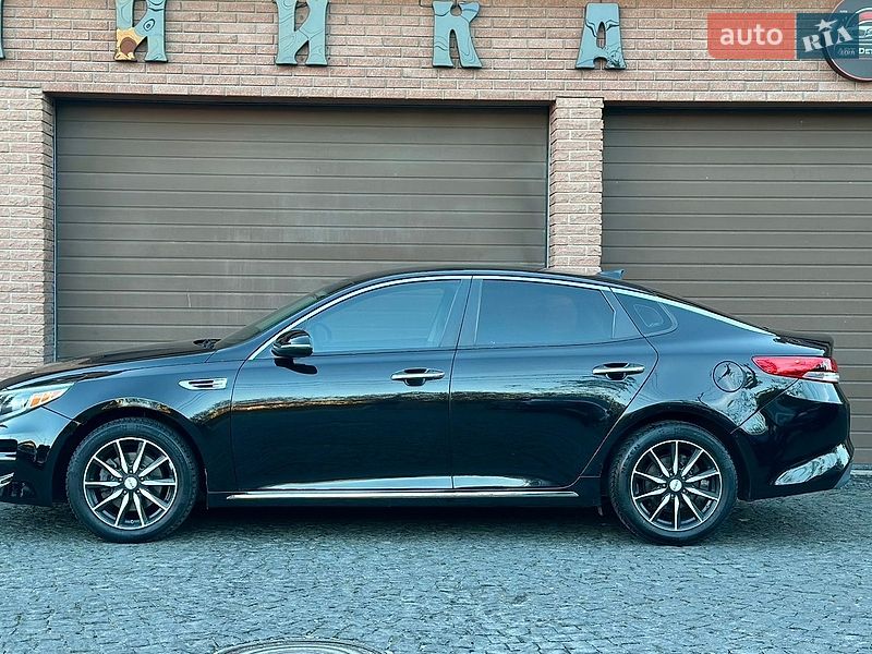 Седан Kia Optima 2016 в Святопетрівське
