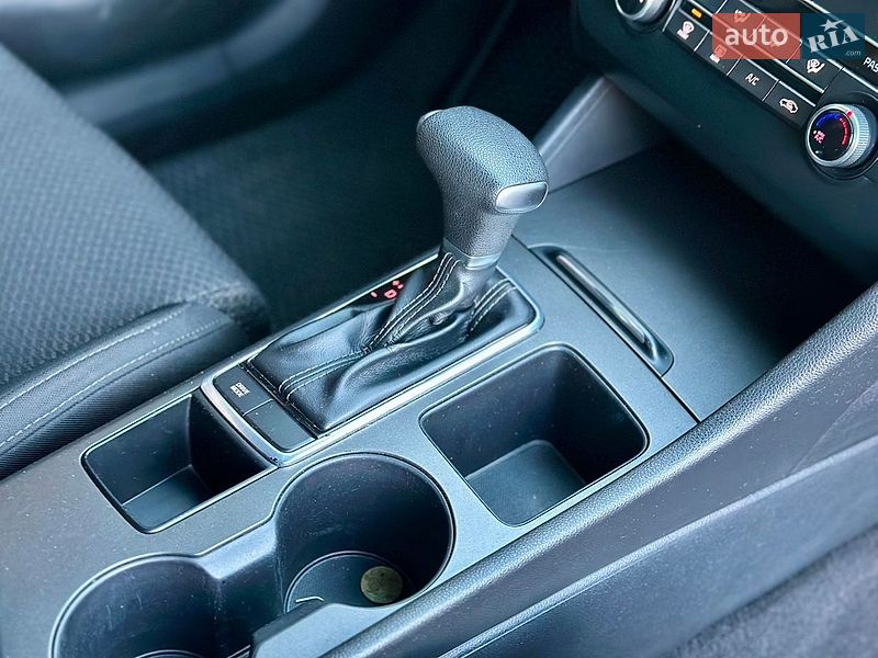 Седан Kia Optima 2016 в Святопетрівське