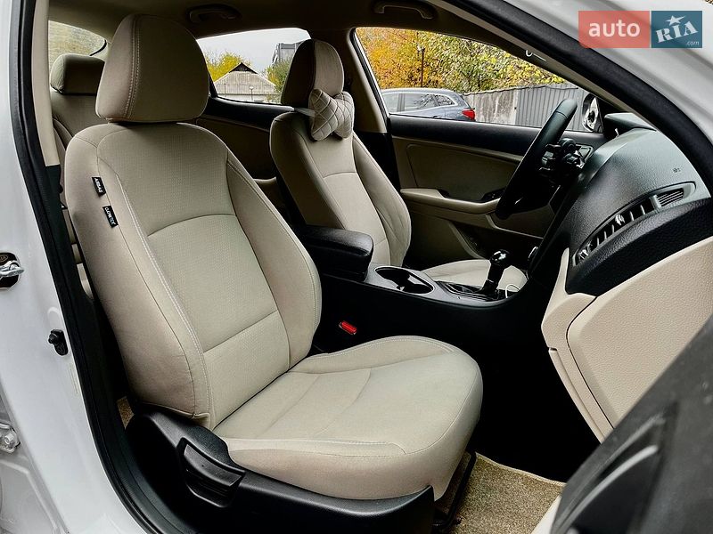 Седан Kia Optima 2015 в Киеве