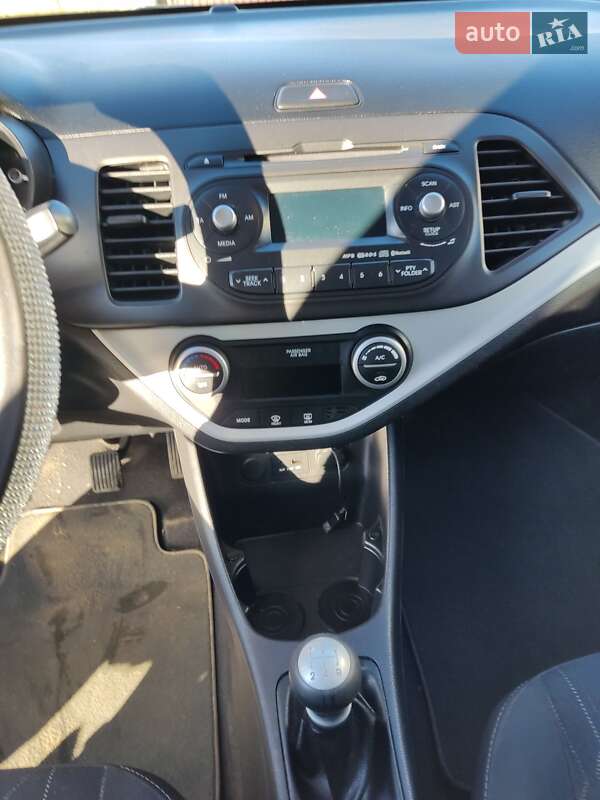 Хэтчбек Kia Picanto 2014 в Черновцах