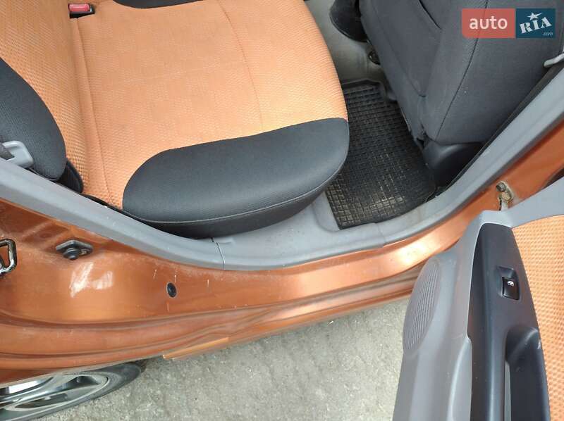 Хетчбек Kia Picanto 2006 в Звягелі