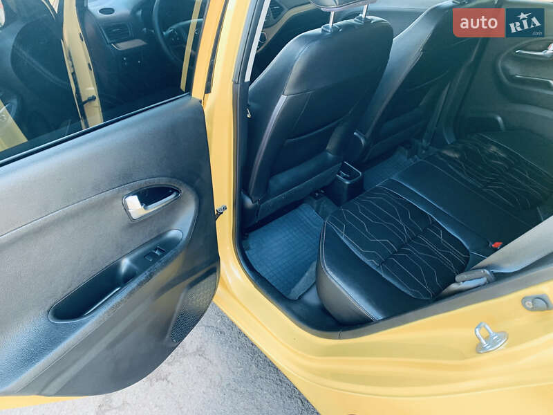 Хэтчбек Kia Picanto 2011 в Кривом Роге