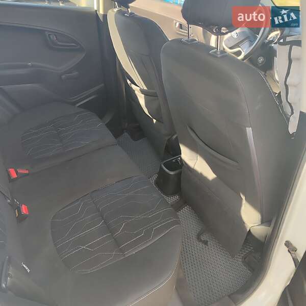 Хэтчбек Kia Picanto 2013 в Житомире фото 5 Хэтчбек Kia Picanto 2013 в Житомире