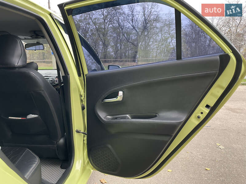 Хетчбек Kia Picanto 2011 в Черкасах