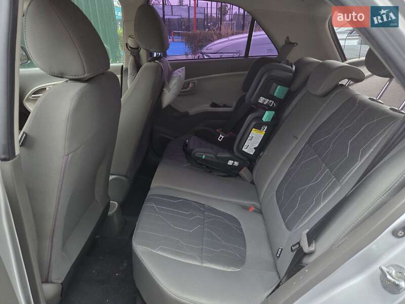 Хэтчбек Kia Picanto 2015 в Киеве