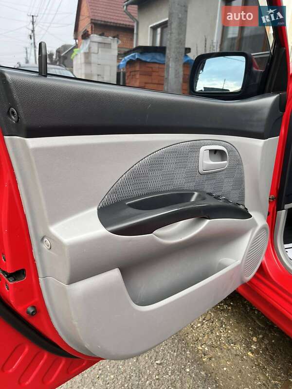 Хэтчбек Kia Picanto 2007 в Хусте