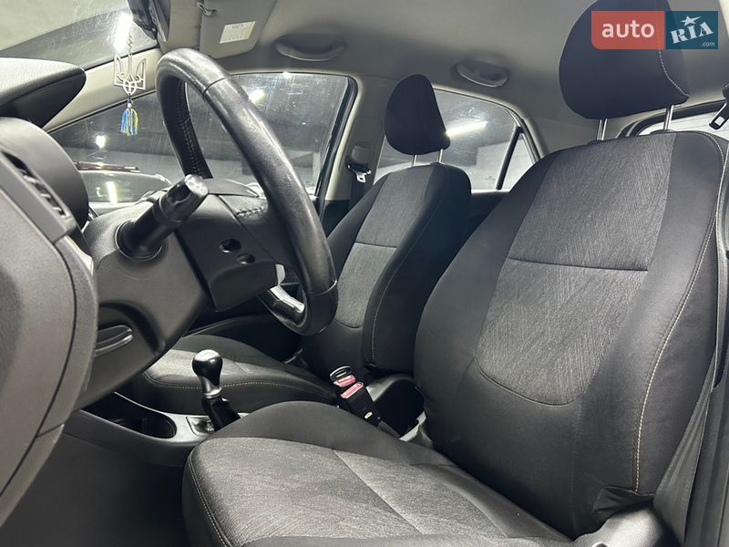 Хетчбек Kia Picanto 2012 в Чернівцях