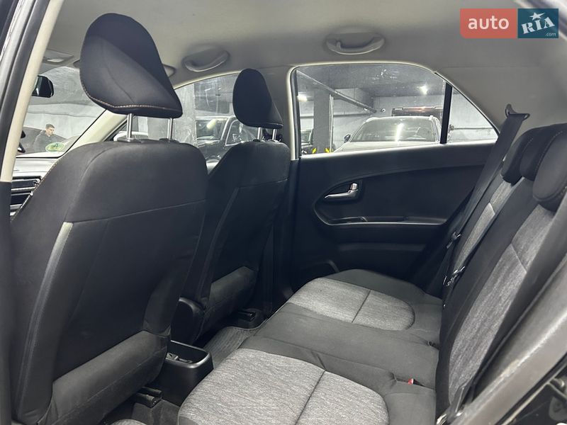 Хетчбек Kia Picanto 2012 в Чернівцях