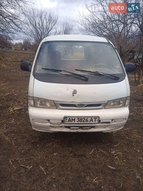 Kia Pregio 2002