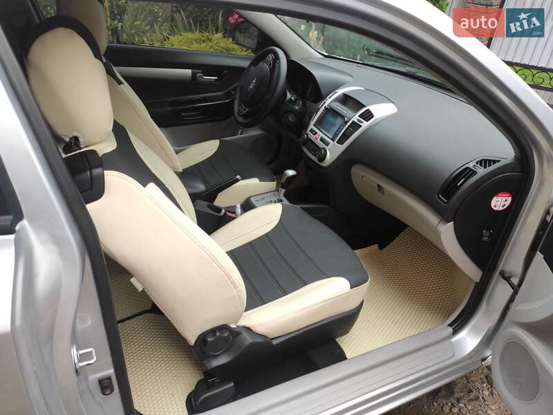 Хэтчбек Kia ProCeed 2008 в Черновцах