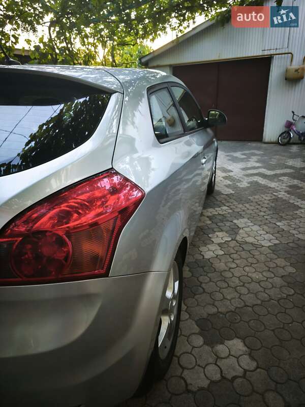 Хэтчбек Kia ProCeed 2009 в Корсуне-Шевченковском