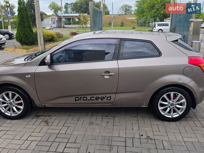 Хэтчбек Kia ProCeed 2008 в Казатине