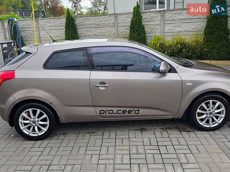 Хэтчбек Kia ProCeed 2008 в Казатине