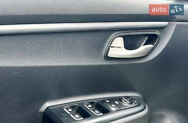 Внедорожник / Кроссовер Kia Rio X-Line 2018 в 