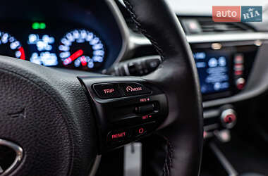 Хэтчбек Kia Rio X-Line 2021 в 