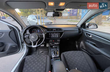 Хэтчбек Kia Rio X-Line 2018 в 