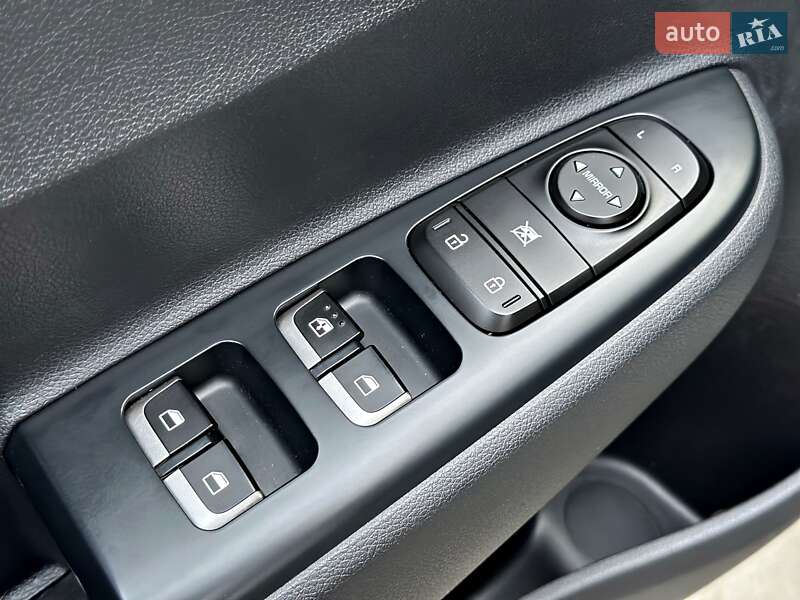 Внедорожник / Кроссовер Kia Rio X-Line 2018 в Одессе