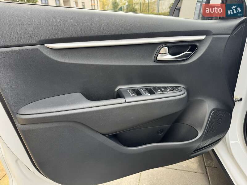 Внедорожник / Кроссовер Kia Rio X 2021 в Киеве