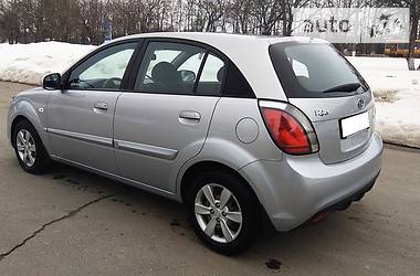 Хетчбек Kia Rio 2010 в Сумах