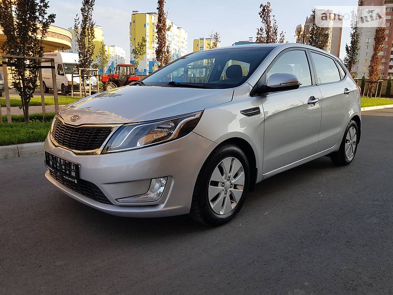 Хэтчбек Kia Rio 2012 в Киеве