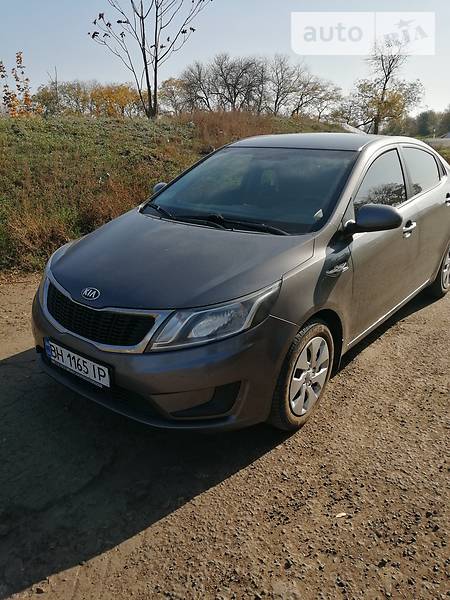 Седан Kia Rio 2013 в Татарбунарах