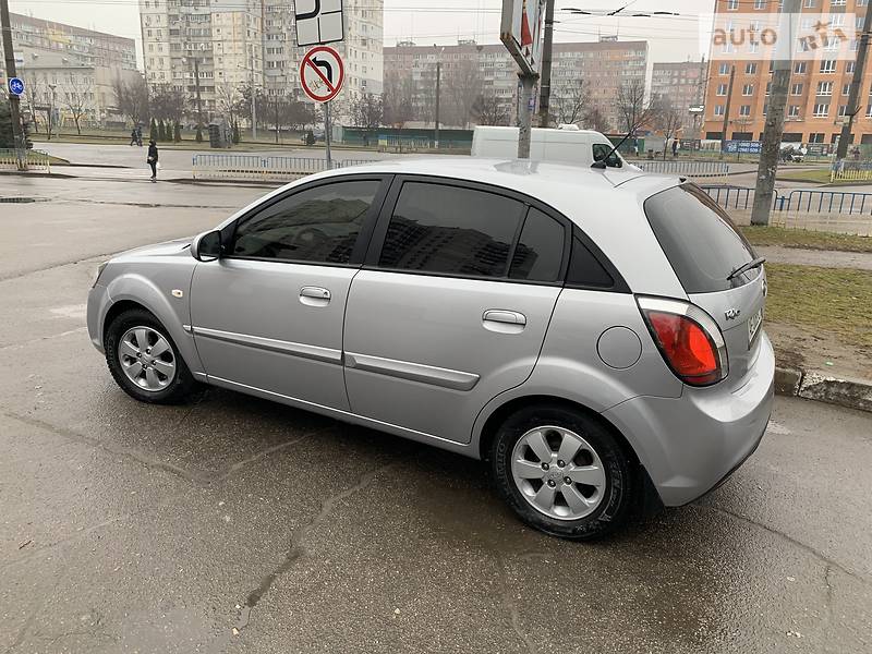 Хетчбек Kia Rio 2010 в Дніпрі
