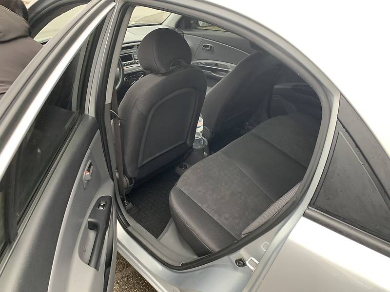 Хетчбек Kia Rio 2010 в Дніпрі