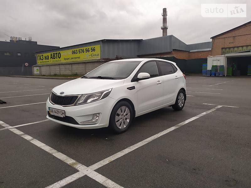 Хэтчбек Kia Rio 2012 в Киеве