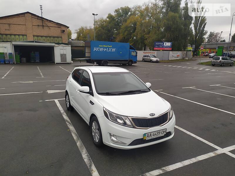 Хэтчбек Kia Rio 2012 в Киеве