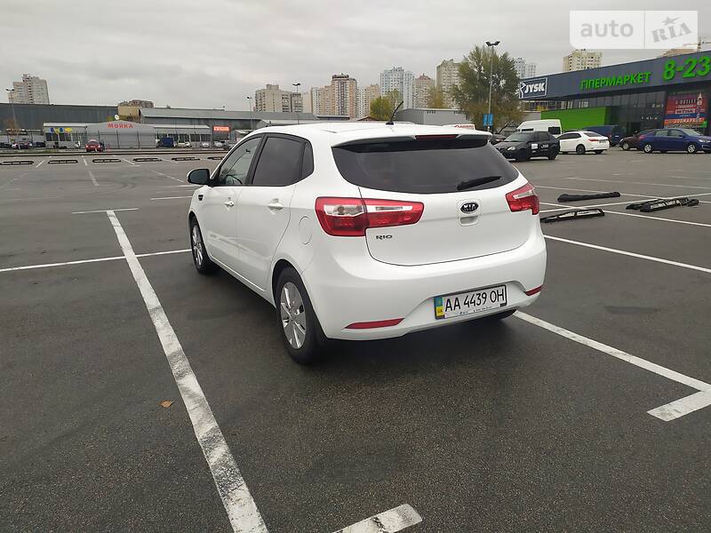Хэтчбек Kia Rio 2012 в Киеве