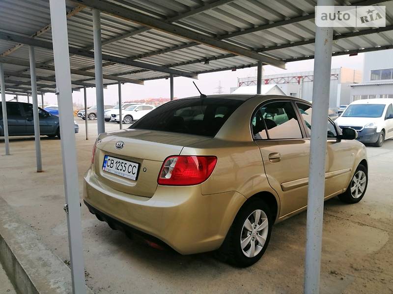 Седан Kia Rio 2010 в Чернігові