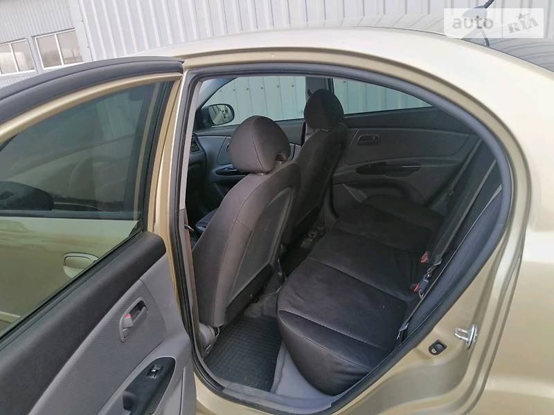 Седан Kia Rio 2010 в Чернігові