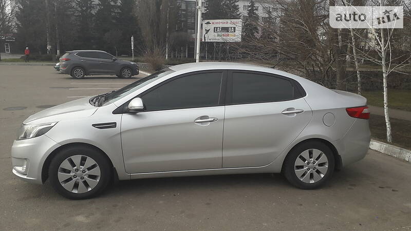 Седан Kia Rio 2013 в Кременчуці