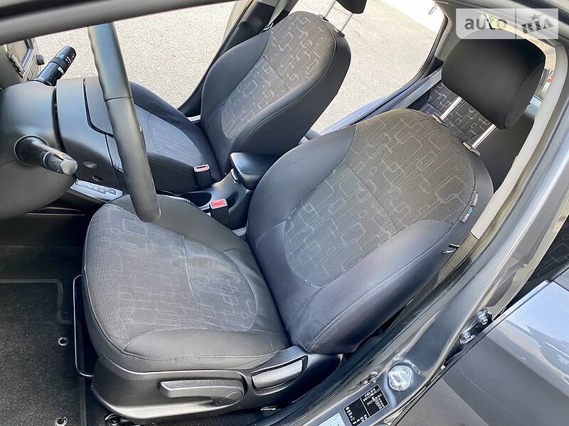Седан Kia Rio 2011 в Києві