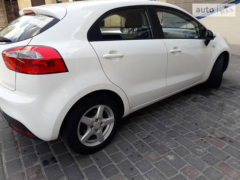 Хэтчбек Kia Rio 2012 в Харькове