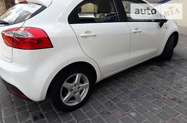 Хетчбек Kia Rio 2012 в 