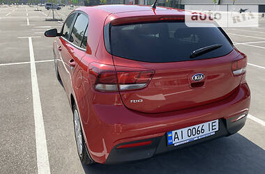 Хэтчбек Kia Rio 2017 в 