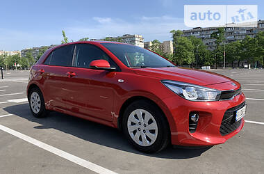 Хэтчбек Kia Rio 2017 в 